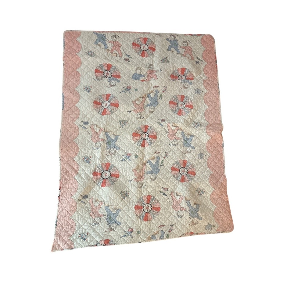 Vintage Handmade Baby Crib‎ Quilt With Nursery Rhyme Pattern & Scalloped Edges